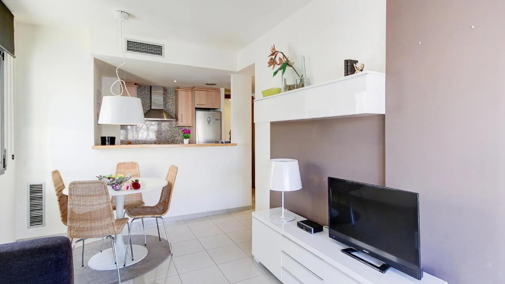 Apartment With View Roses