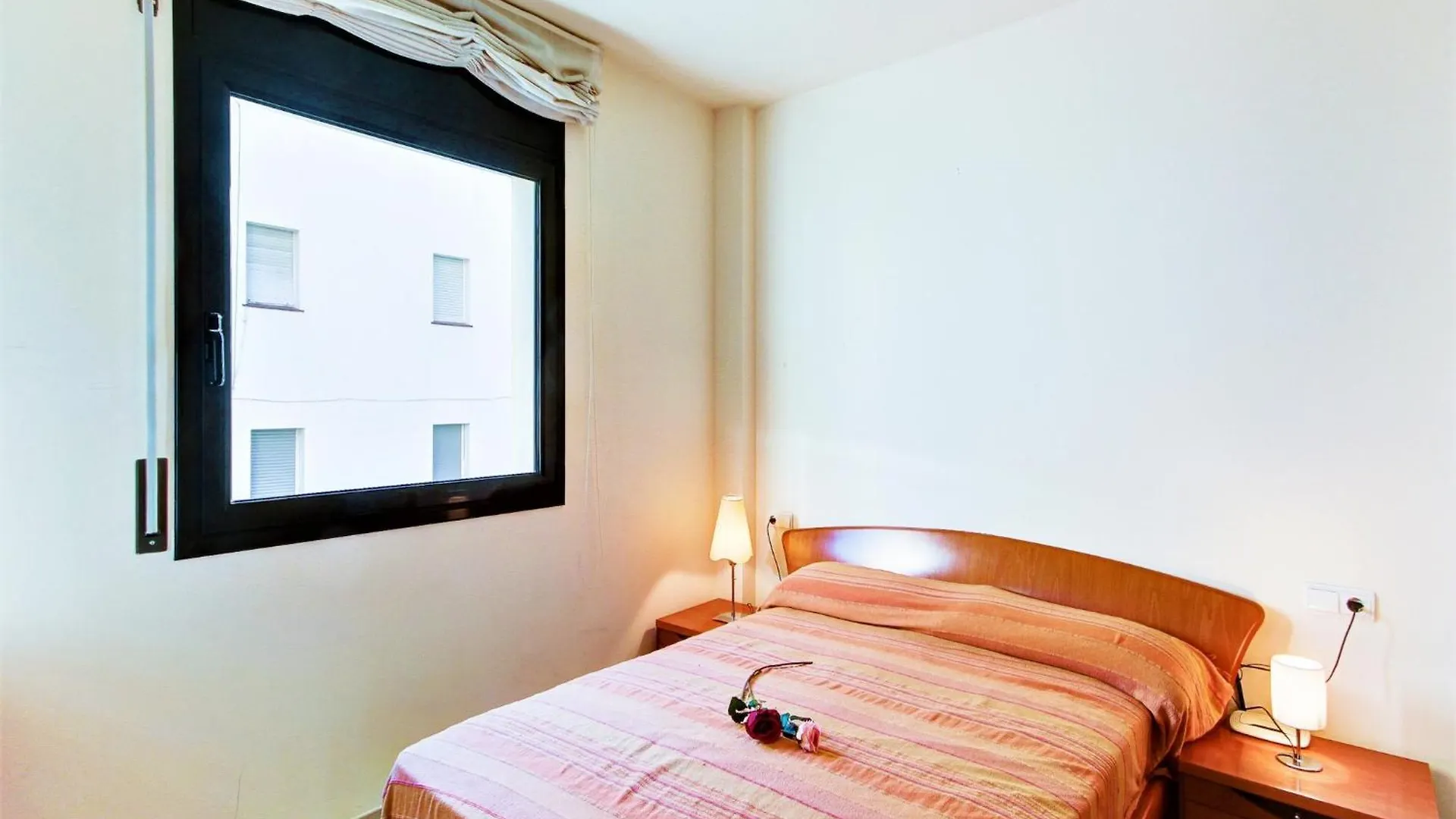 Apartment With View Roses