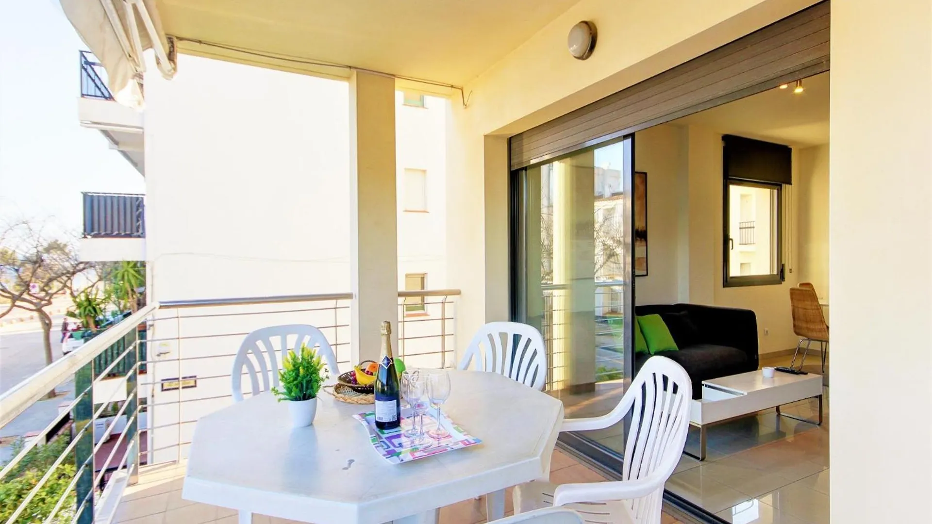 Apartment With View Roses Spain
