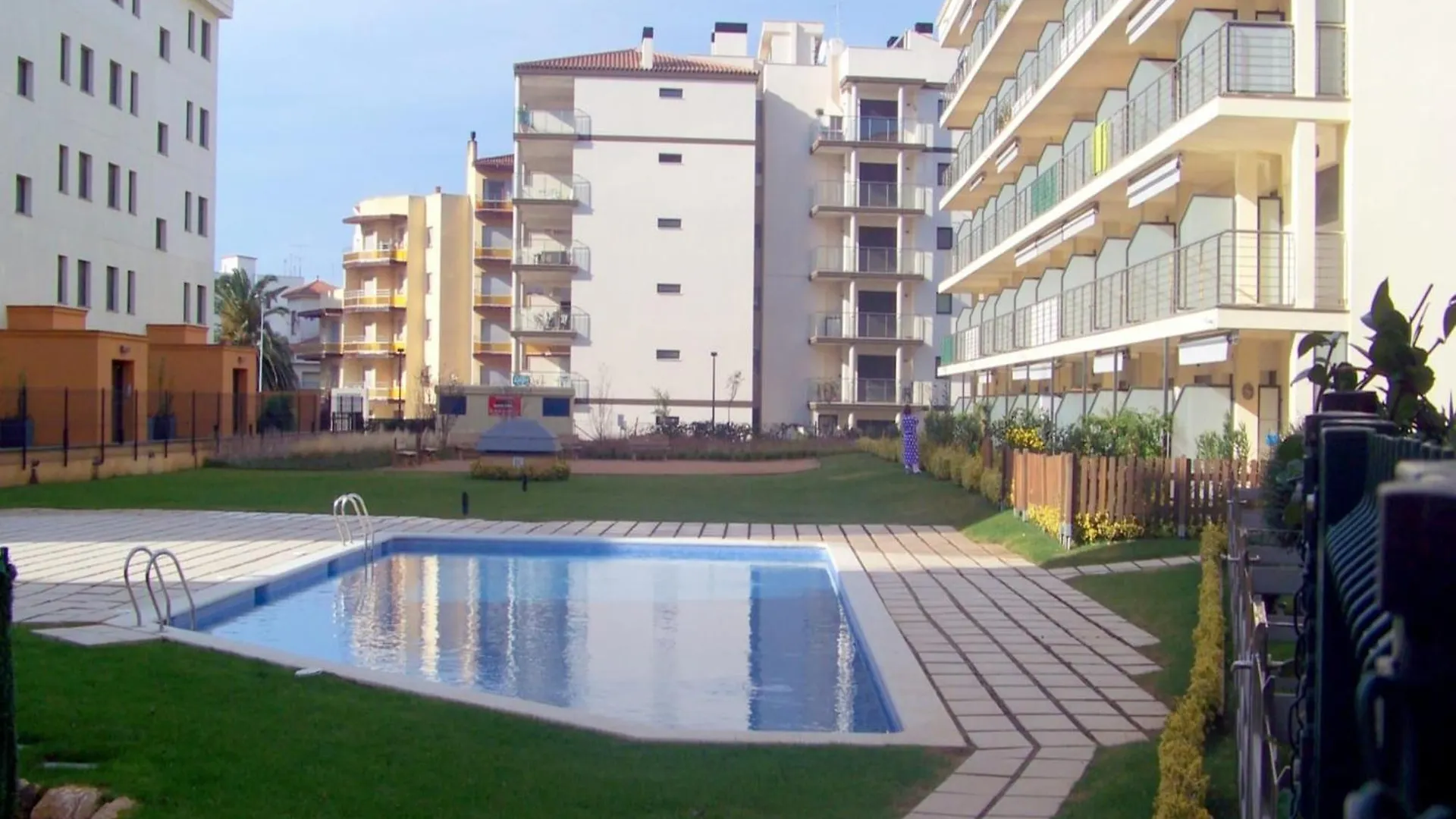 Apartment With View Roses